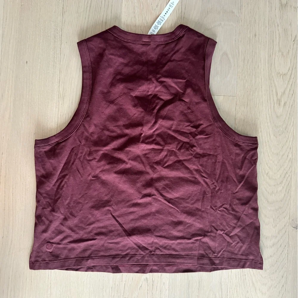 🍋lululemon muscle tank - Picture 3 of 4